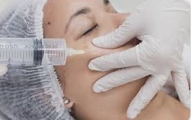 Aplicação de ozôniotrapia para estética facial